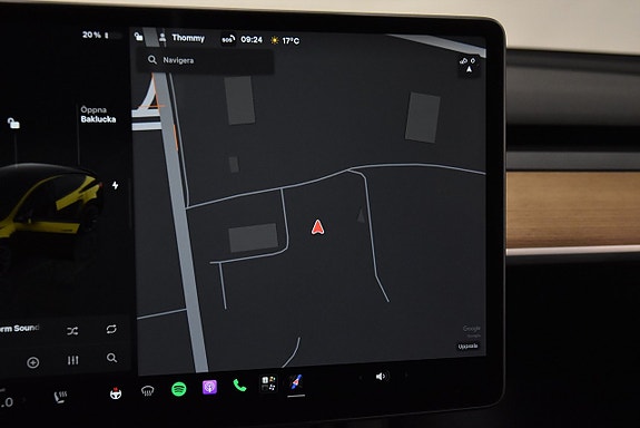 Tesla Model Y 21 of 24