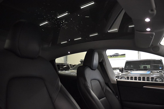 Tesla Model Y 13 of 24