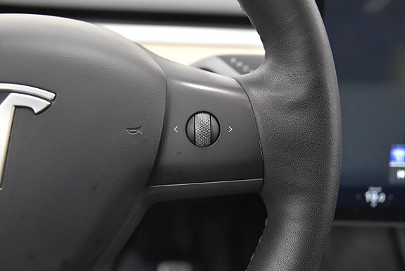 Tesla Model Y 11 of 24