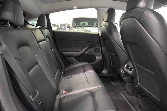 Tesla Model Y 14 of 24