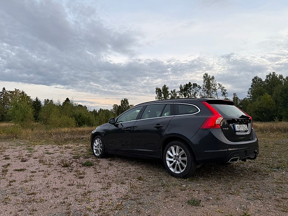 Volvo V60 2 of 9