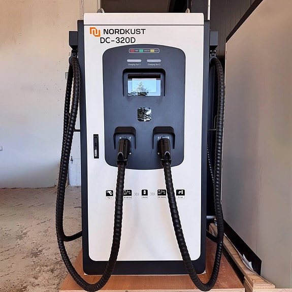DC-snabbladdare 320 kW med dubbla CCS2-uttag
