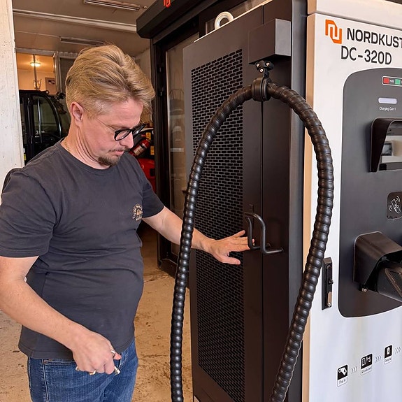 DC-snabbladdare 320 kW med dubbla CCS2-uttag 3 of 4