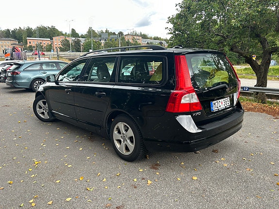Volvo V70 2 of 12