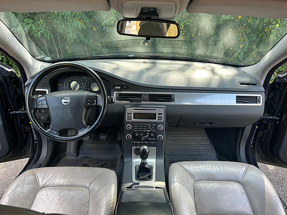 Volvo V70 9 of 12
