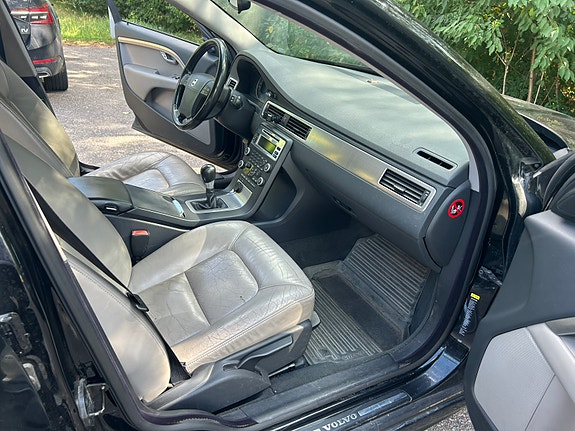 Volvo V70 8 of 12