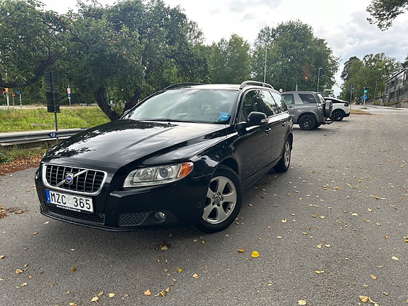 Volvo V70 3 of 12