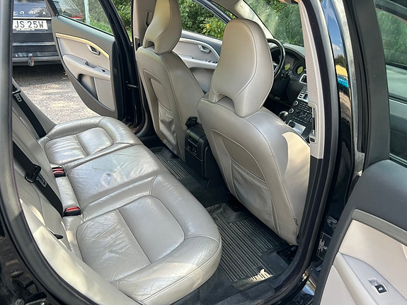 Volvo V70 6 of 12