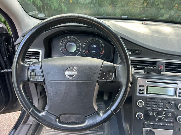 Volvo V70 11 of 12