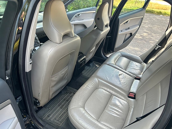 Volvo V70 7 of 12