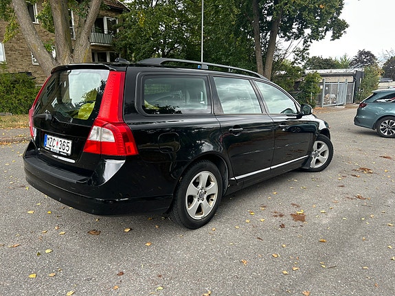 Volvo V70 4 of 12