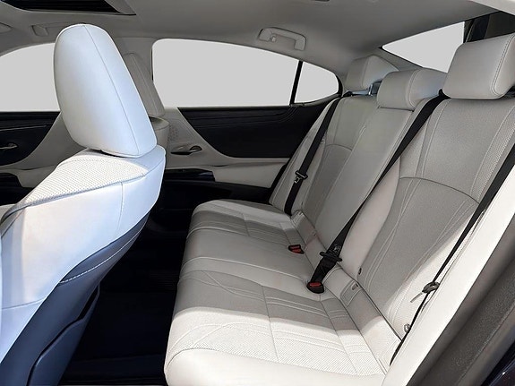 Lexus ES300h 7 of 14