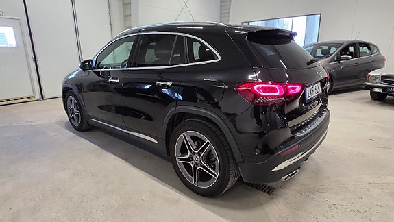 Mercedes-Benz GLA200 3 of 29