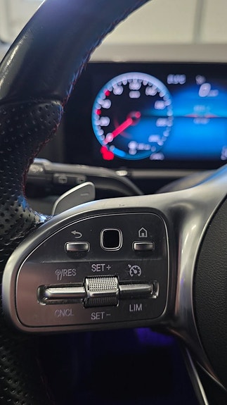 Mercedes-Benz GLA200 21 of 29