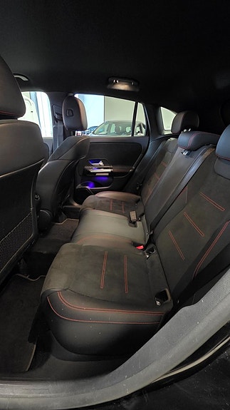 Mercedes-Benz GLA200 24 of 29