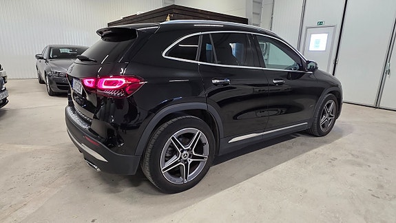 Mercedes-Benz GLA200 4 of 29