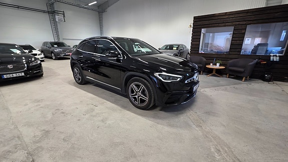 Mercedes-Benz GLA200 12 of 29