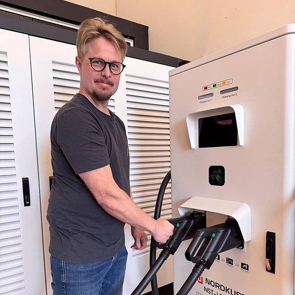DC-snabbladdare 320 kW med dubbla CCS2-uttag 2 of 3
