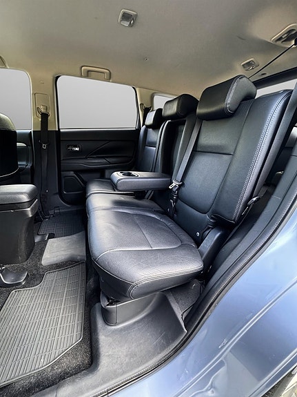 Mitsubishi Outlander 24 of 28