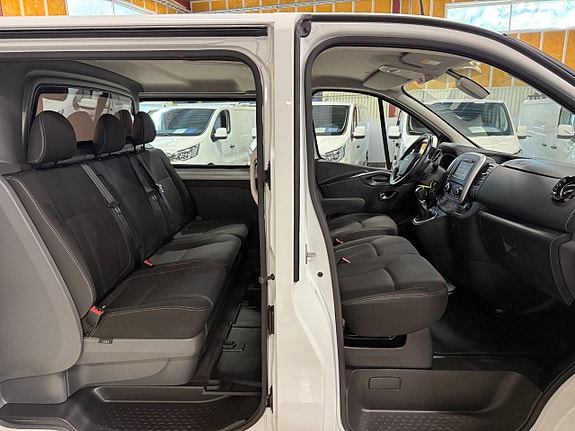 Nissan NV300 10 of 15