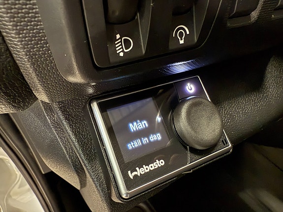 Nissan NV300 9 of 15