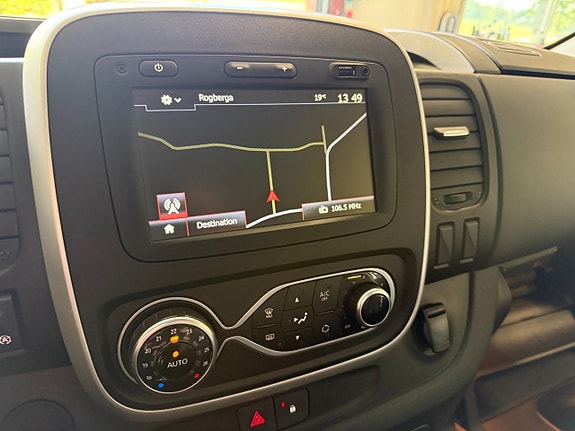 Nissan NV300 12 of 15