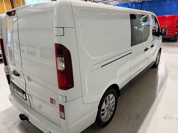 Nissan NV300 4 of 15