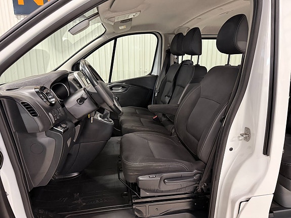Nissan NV300 6 of 15