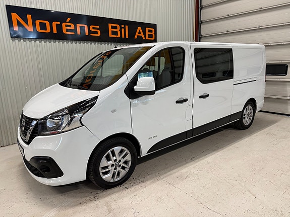 Nissan NV300 2 of 15