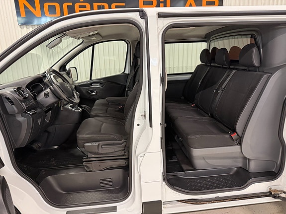 Nissan NV300 7 of 15
