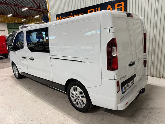 Nissan NV300 3 of 15