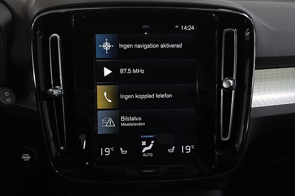 Volvo XC40 15 of 21