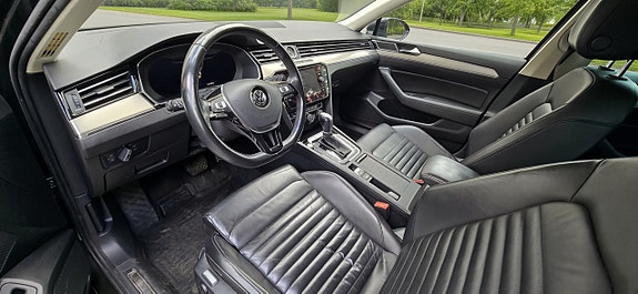 Volkswagen Passat 10 of 12