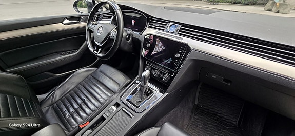 Volkswagen Passat 8 of 12