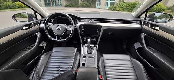 Volkswagen Passat 7 of 12