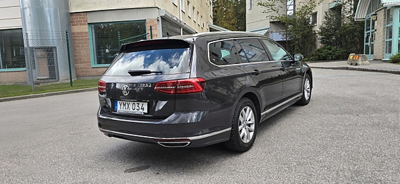 Volkswagen Passat 4 of 12