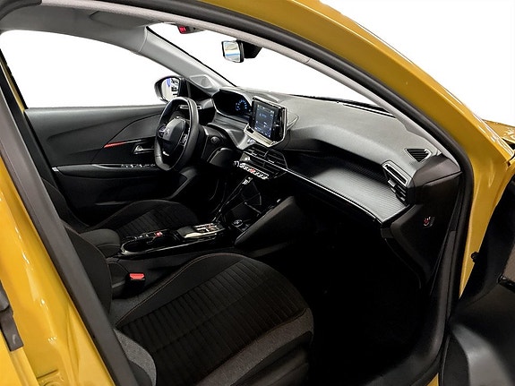 Peugeot e-208 12 of 16