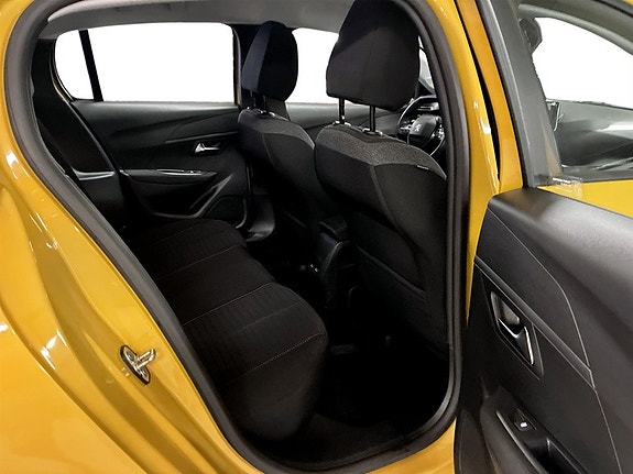 Peugeot e-208 13 of 16