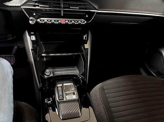 Peugeot e-208 11 of 16