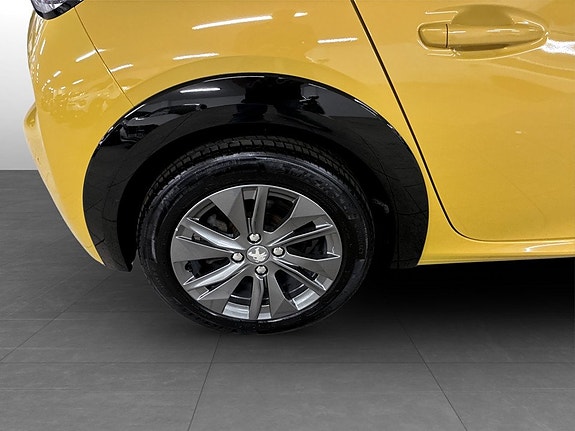 Peugeot e-208 15 of 16