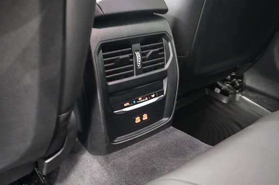 BMW 330e 10 of 12