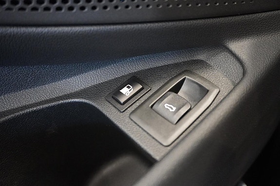 BMW 330e 8 of 12