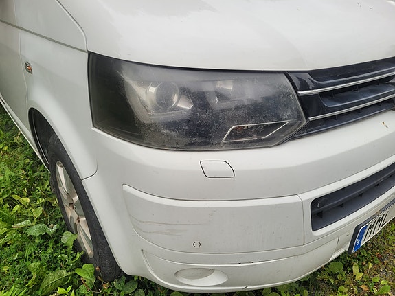 Volkswagen Caravelle 8 of 19