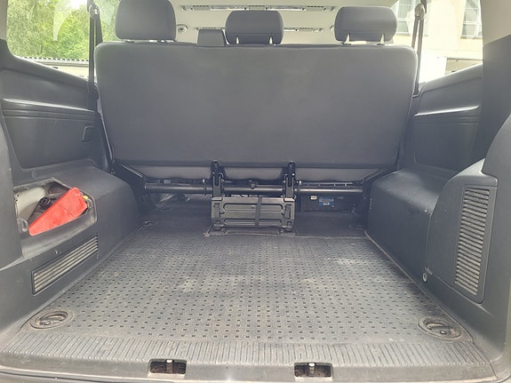Volkswagen Caravelle 7 of 19