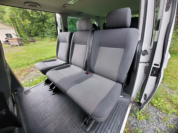 Volkswagen Caravelle 17 of 19