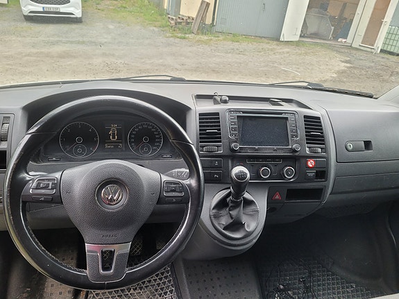 Volkswagen Caravelle 10 of 19