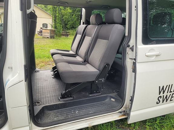 Volkswagen Caravelle 2 of 19