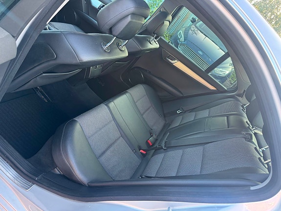 Mercedes-Benz C200 12 of 13