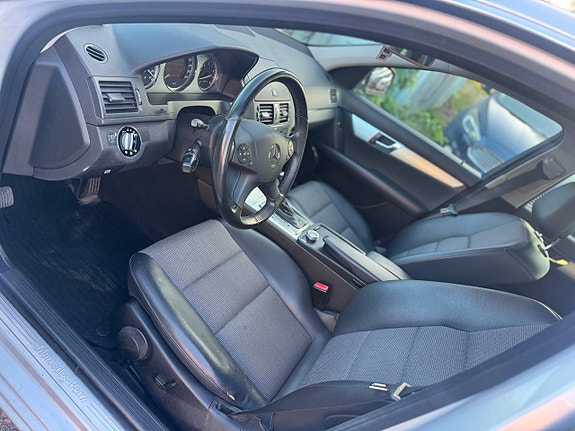 Mercedes-Benz C200 13 of 13