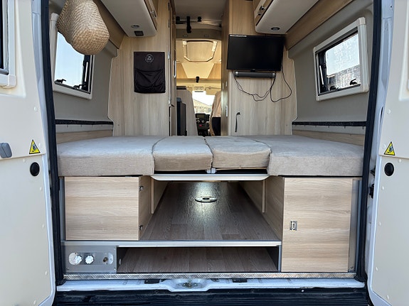 Dreamer Living Van 5 of 18